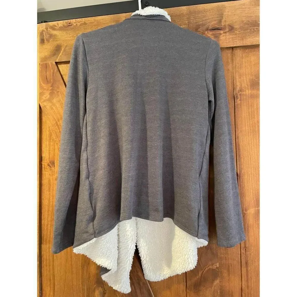 Justice shrug with Sherpa lined‎ front girls size 16